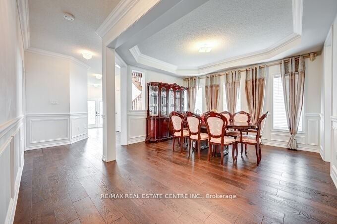 401 Tansley Street