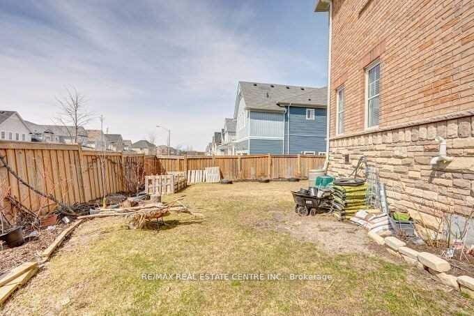 401 Tansley Street