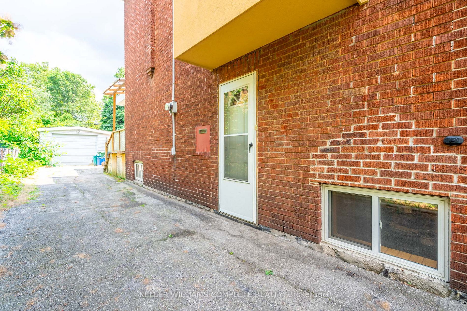 239 Sherman Ave S
