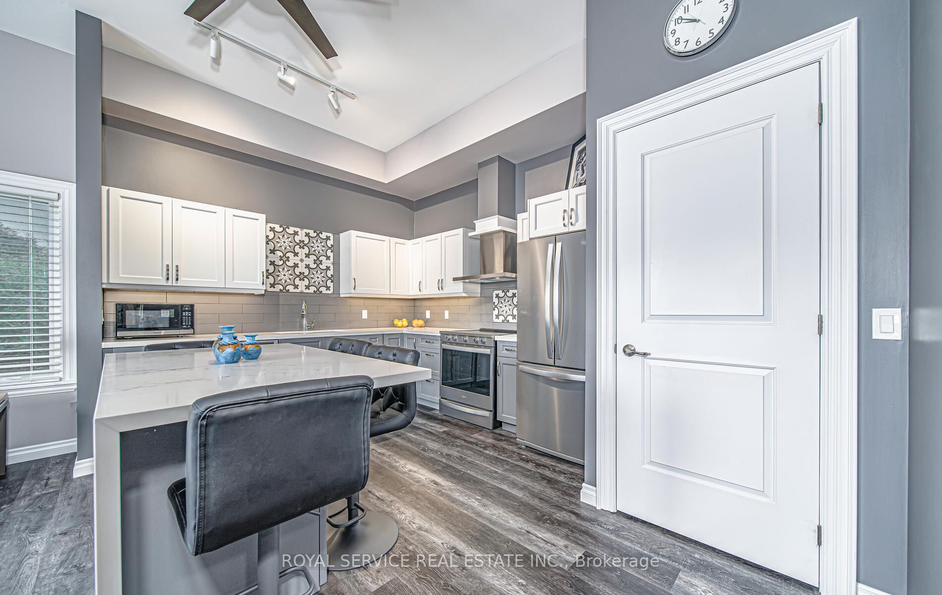 25 King St, #207