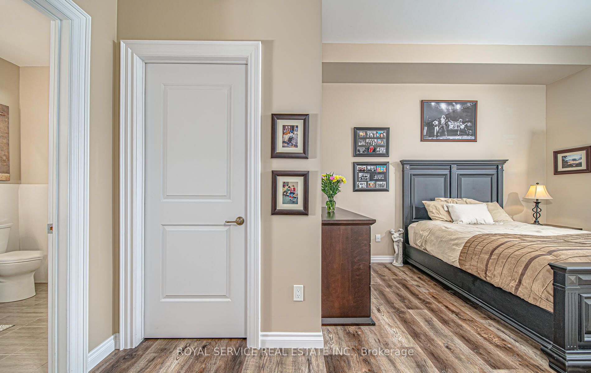 25 King St, #207