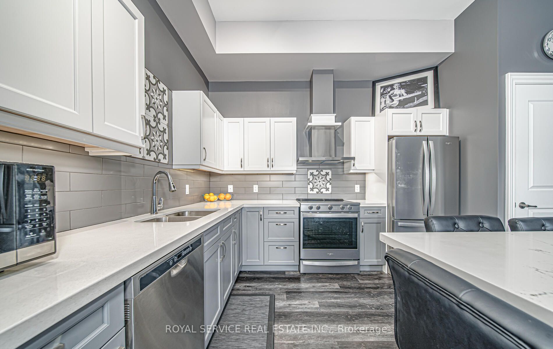 25 King St, #207