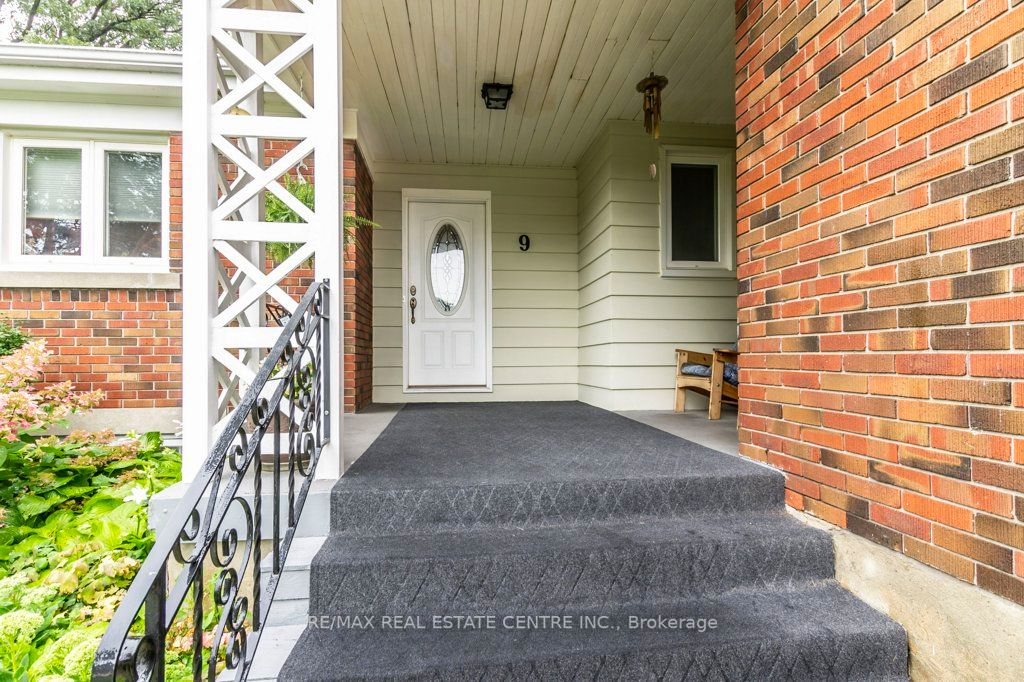 9 Alexander Ave