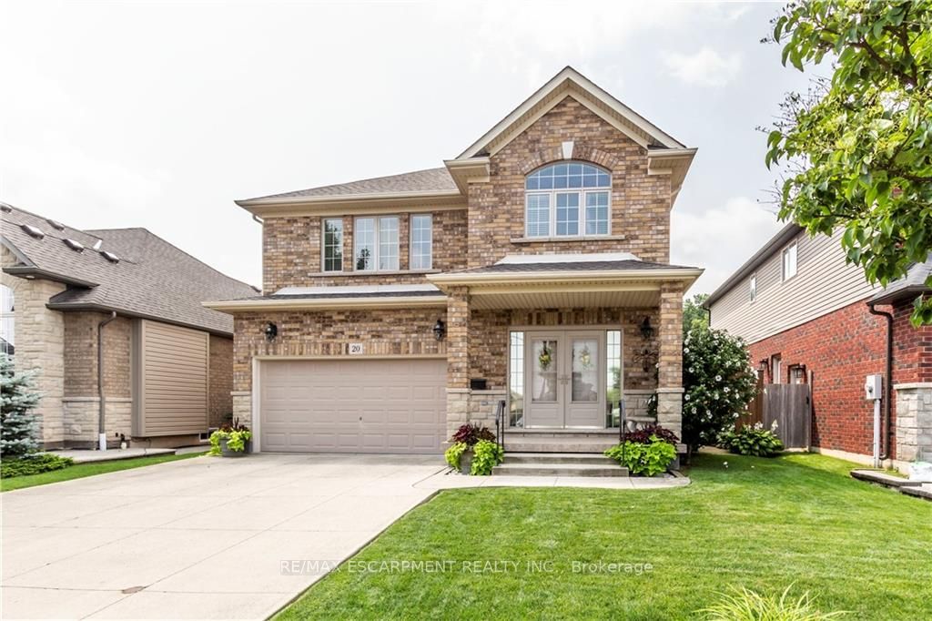 20 Degrow Cres