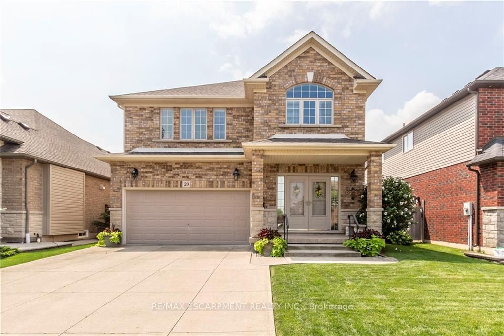 20 Degrow Cres