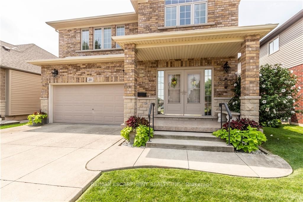 20 Degrow Cres