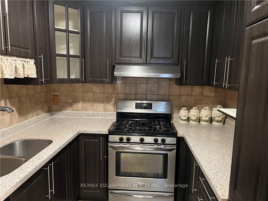 277 Macintosh Dr