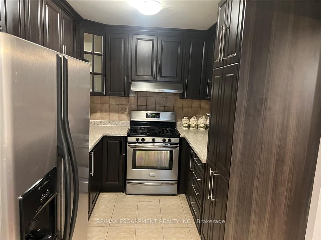 277 Macintosh Dr
