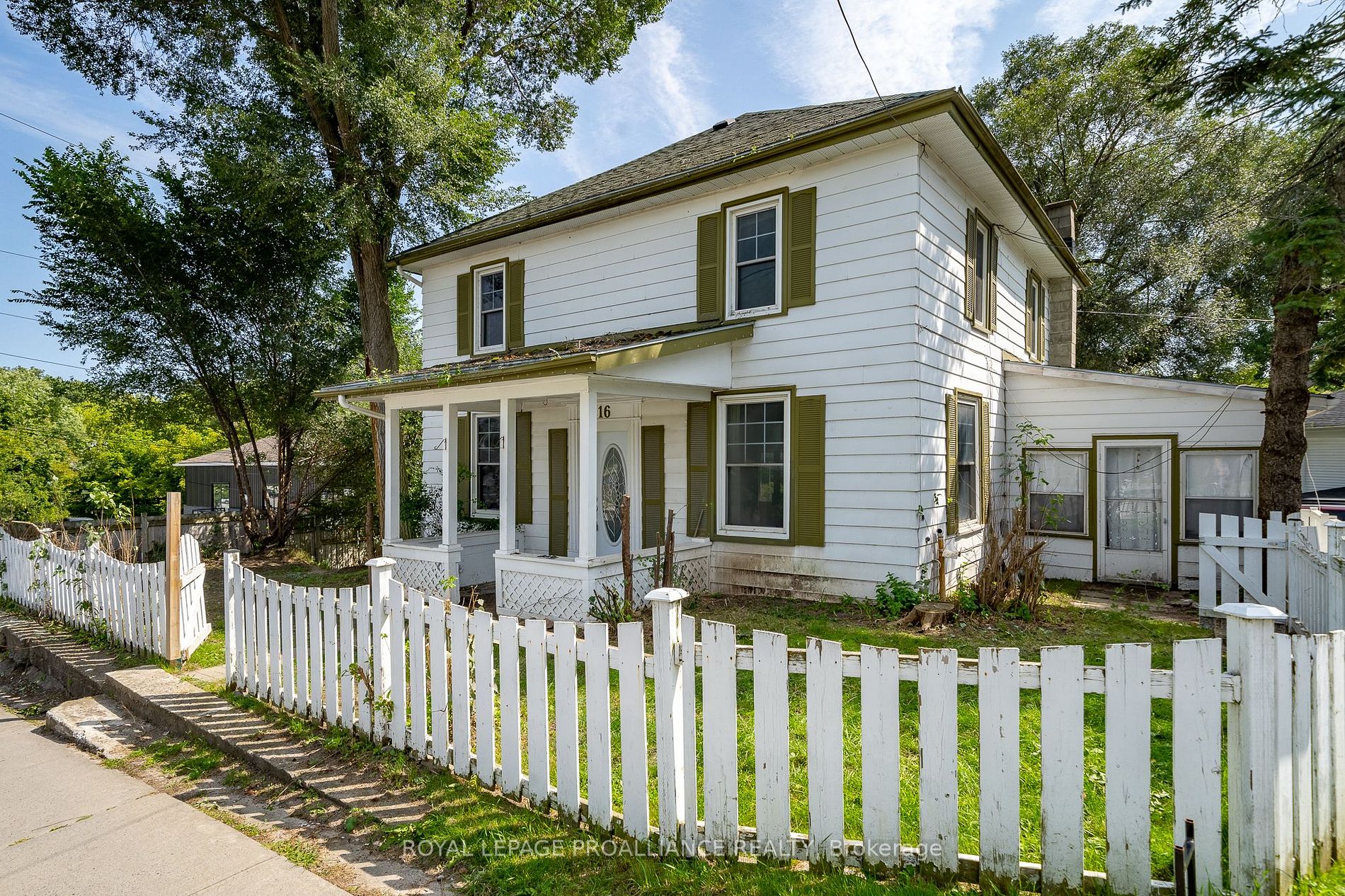 16 Bridge St