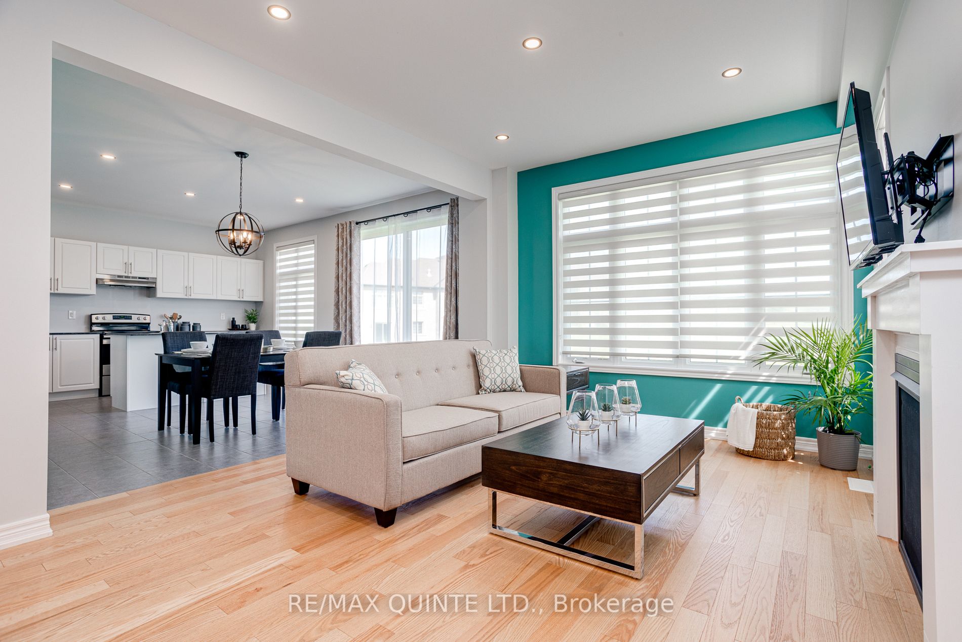 2 Summer Breeze Dr
