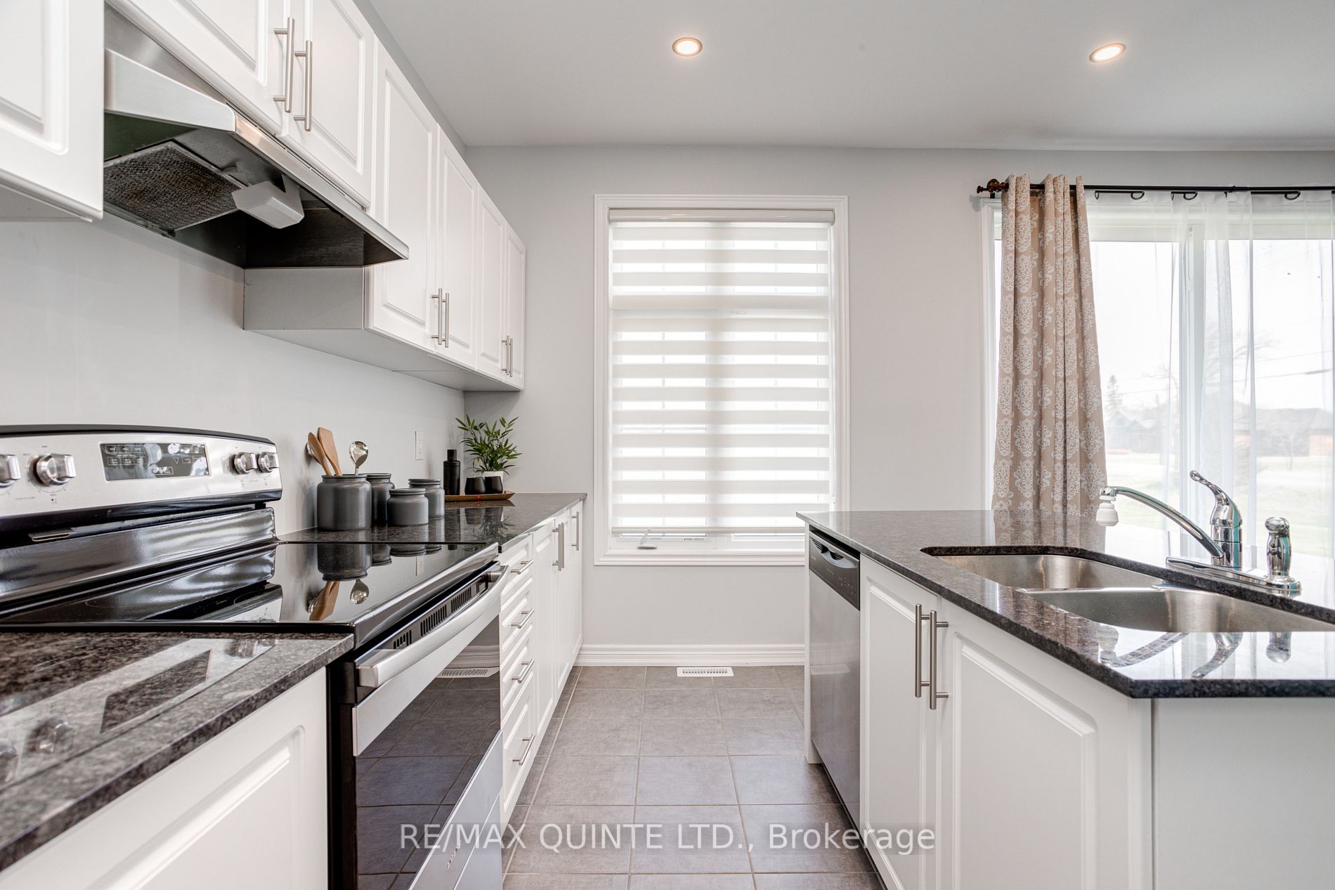2 Summer Breeze Dr