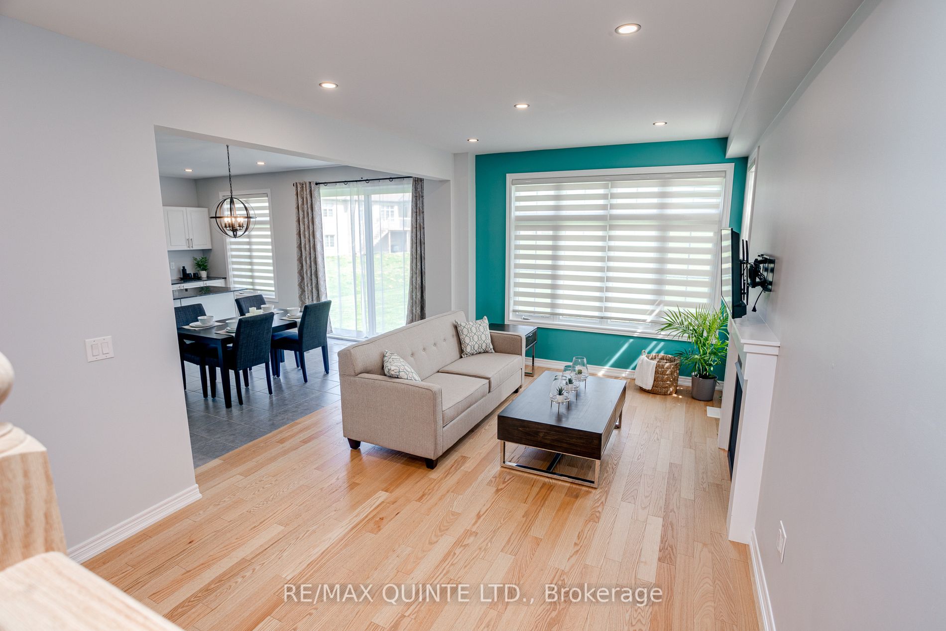 2 Summer Breeze Dr