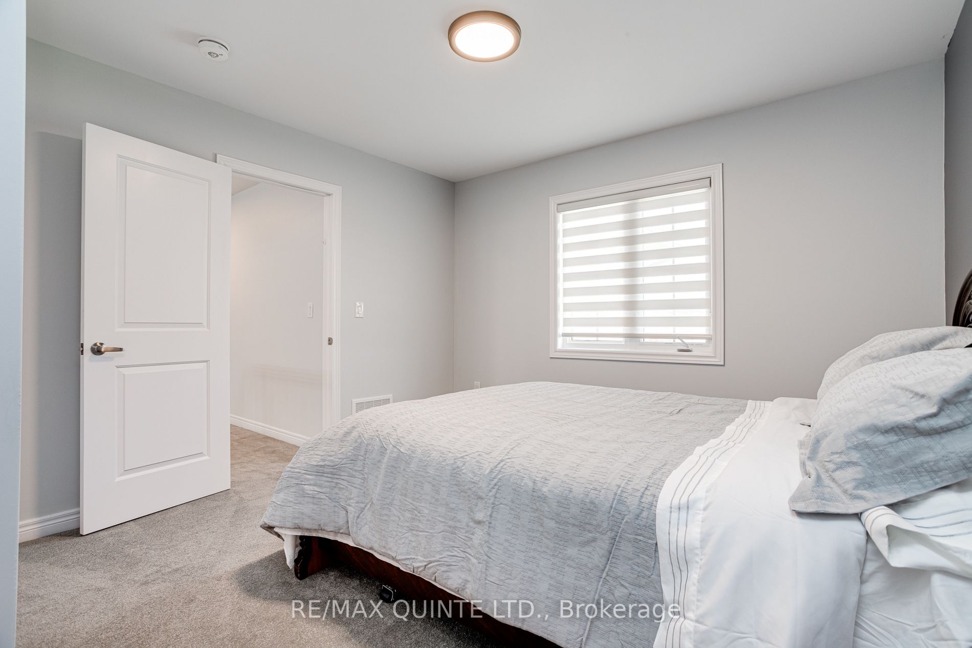 2 Summer Breeze Dr