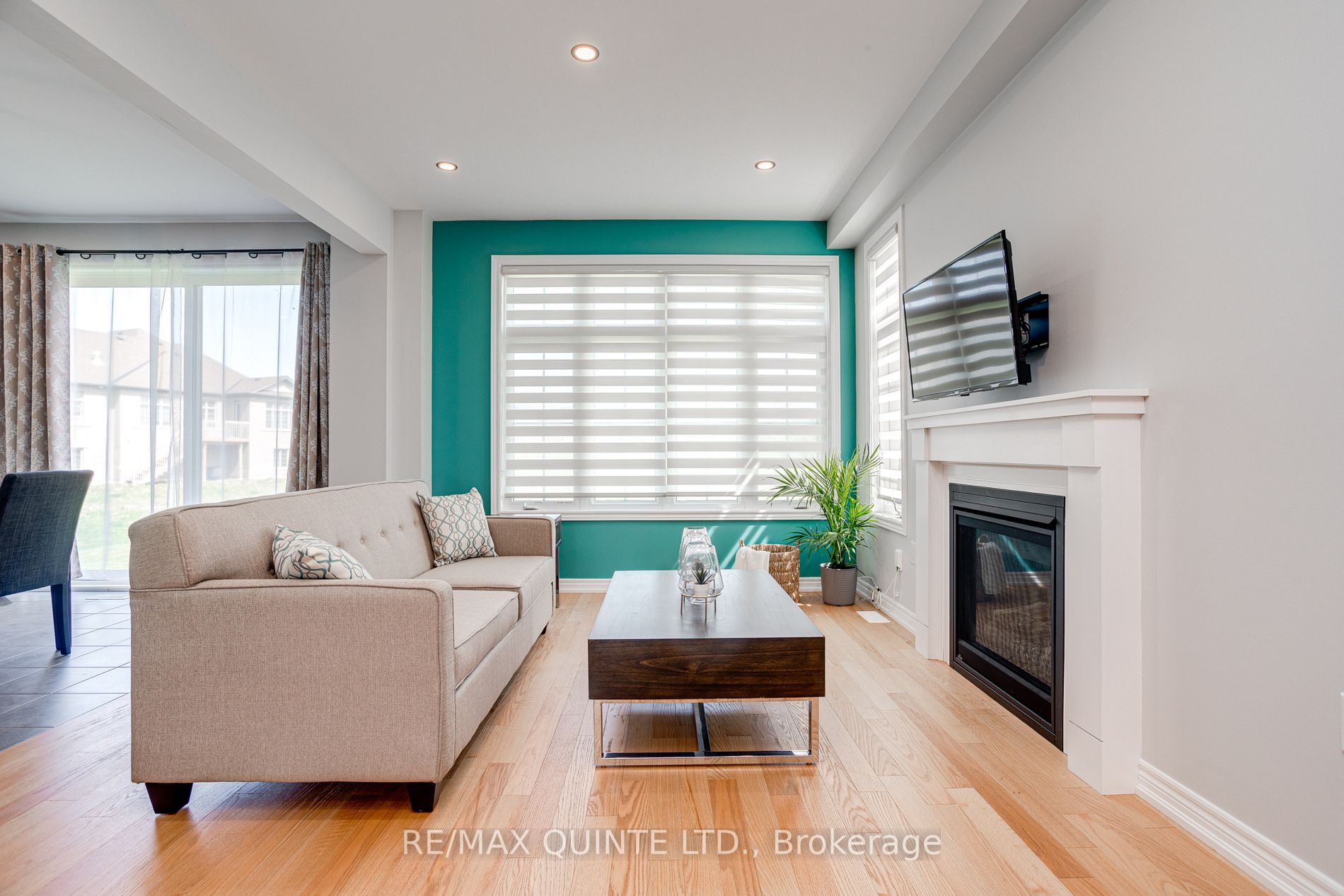 2 Summer Breeze Dr