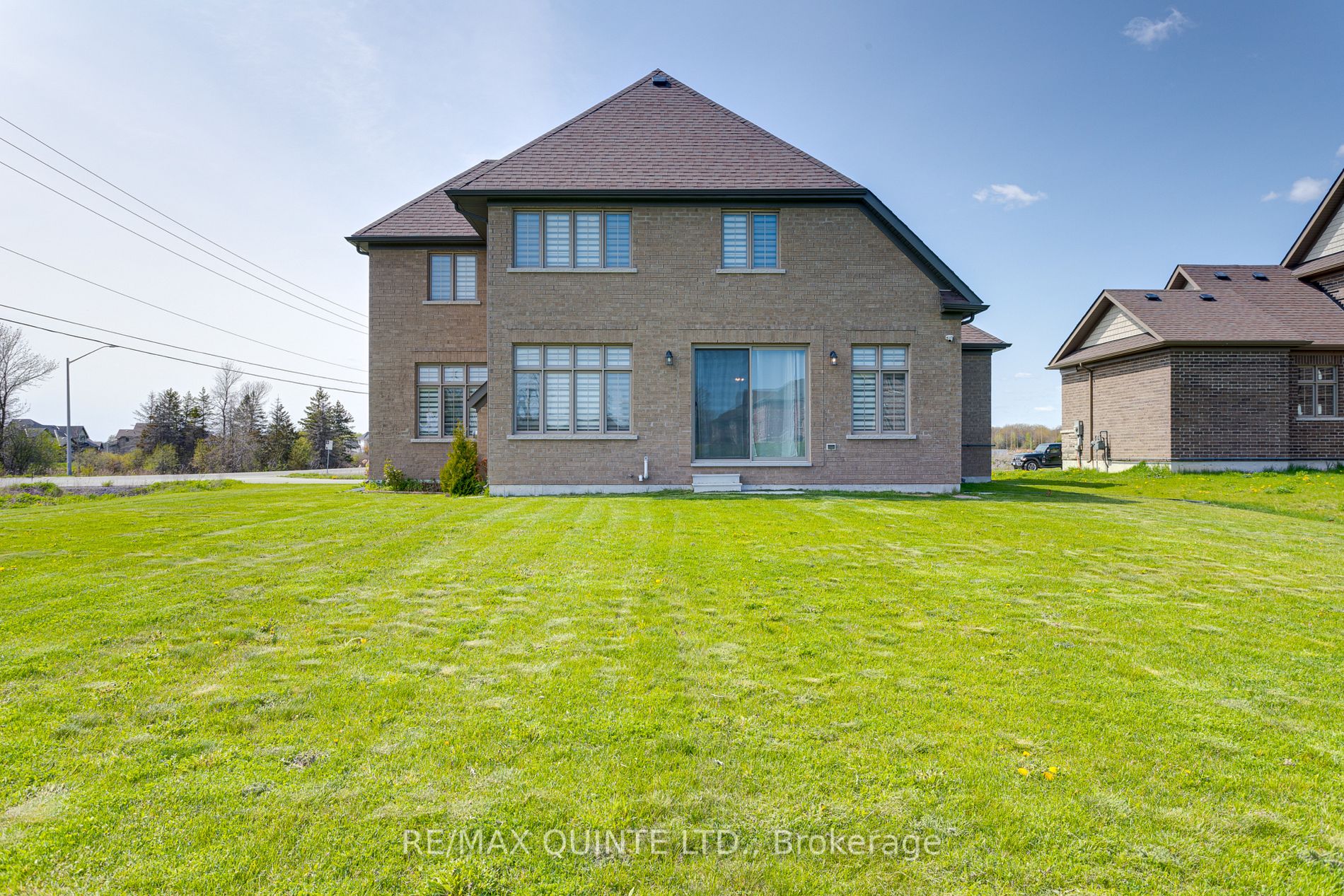 2 Summer Breeze Dr