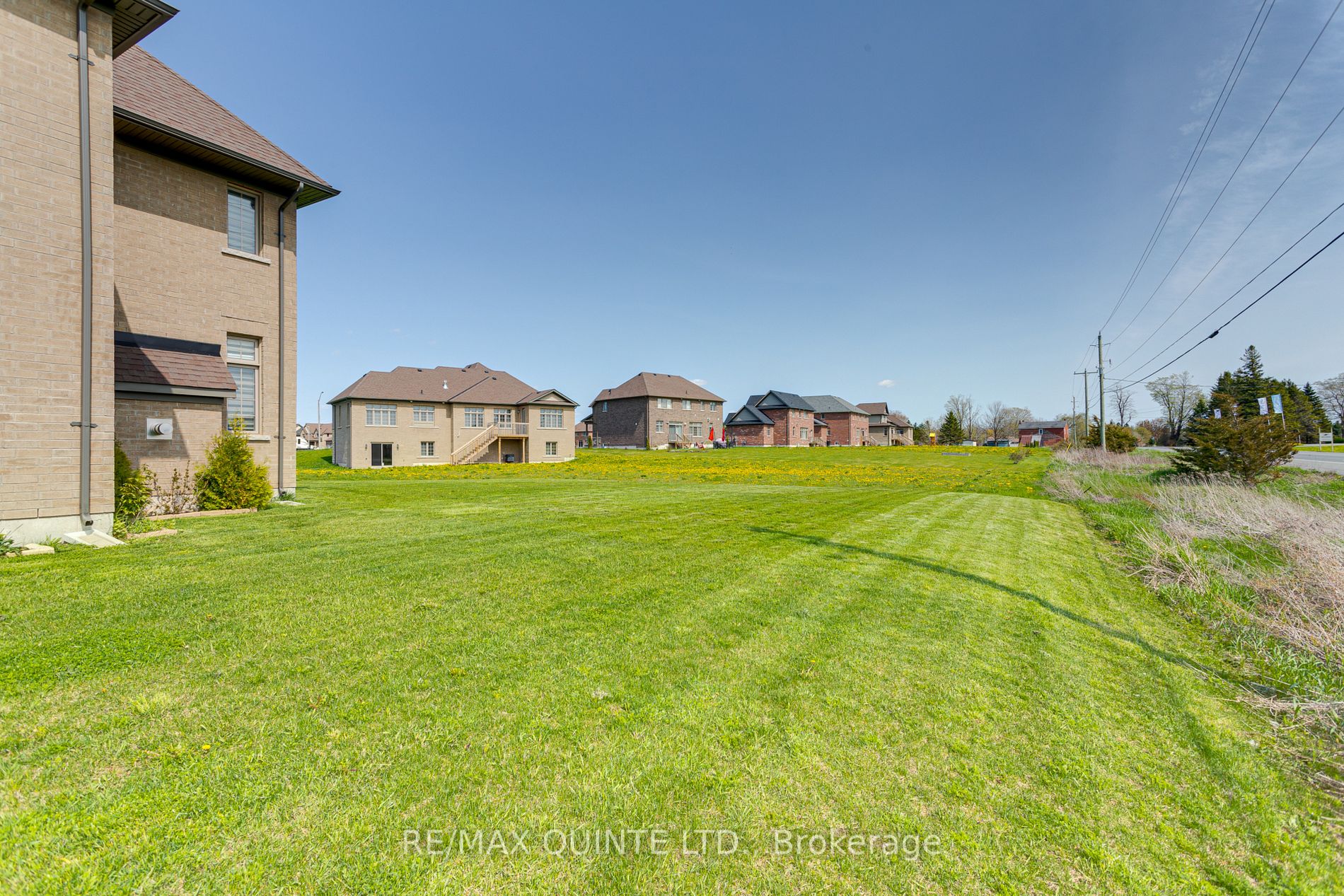 2 Summer Breeze Dr