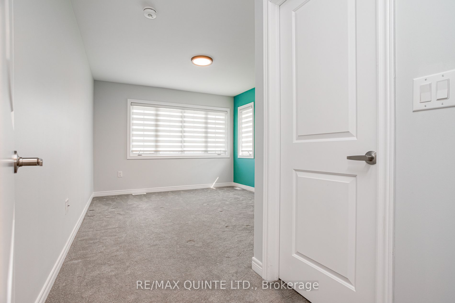 2 Summer Breeze Dr