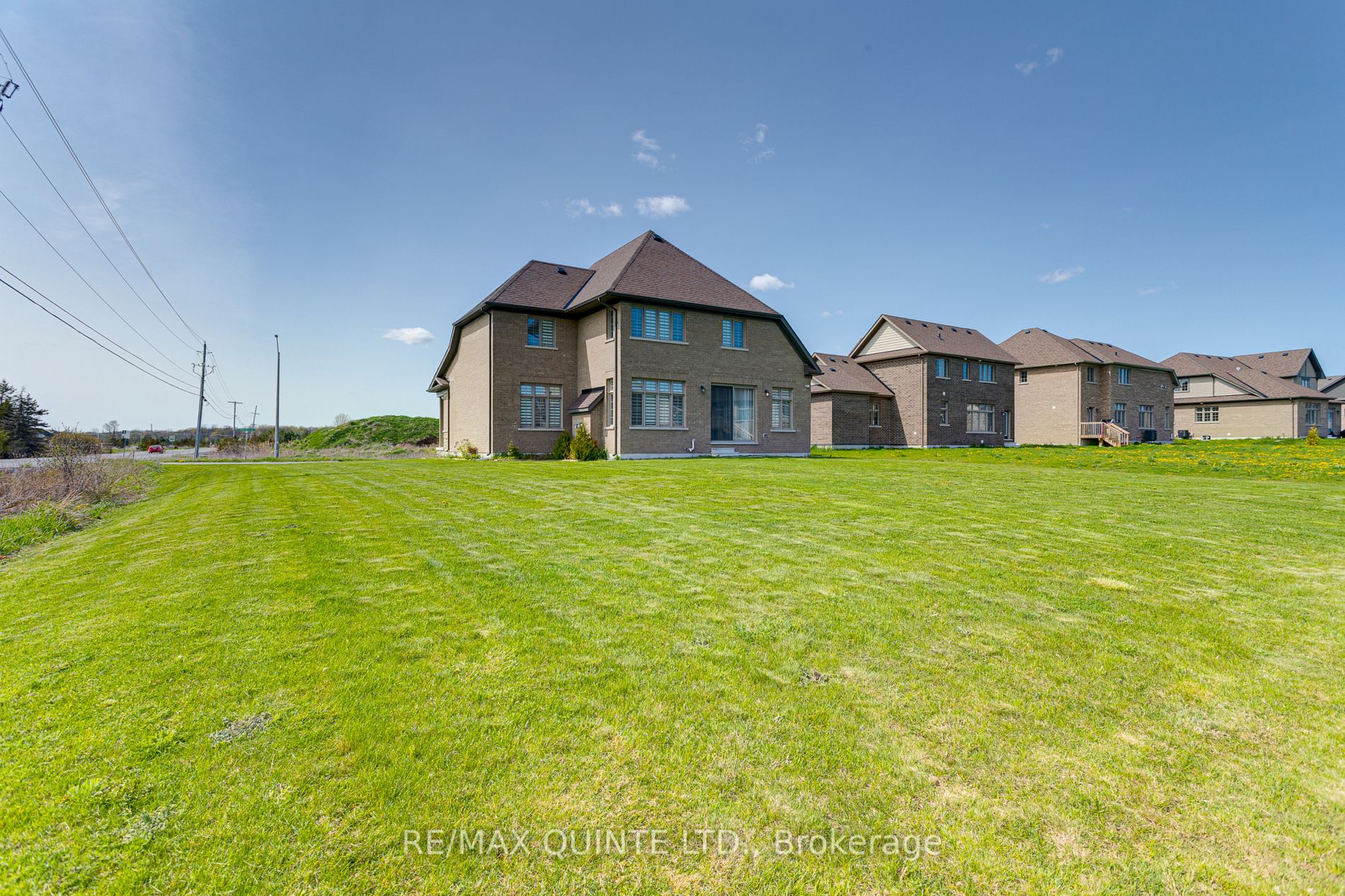 2 Summer Breeze Dr