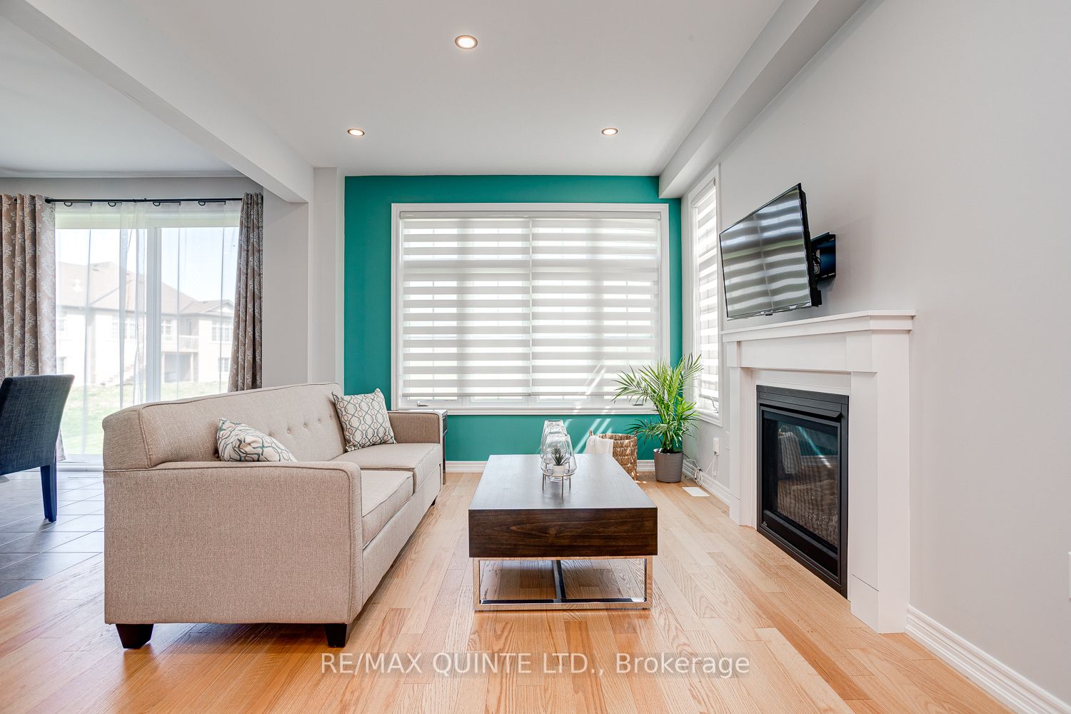 2 Summer Breeze Dr