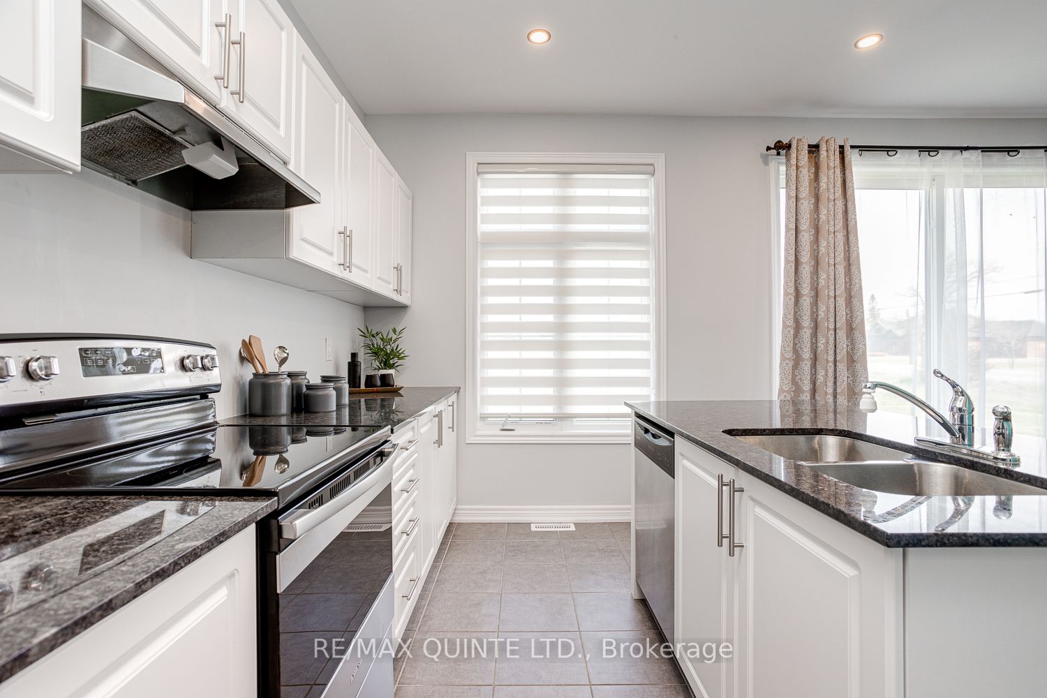 2 Summer Breeze Dr