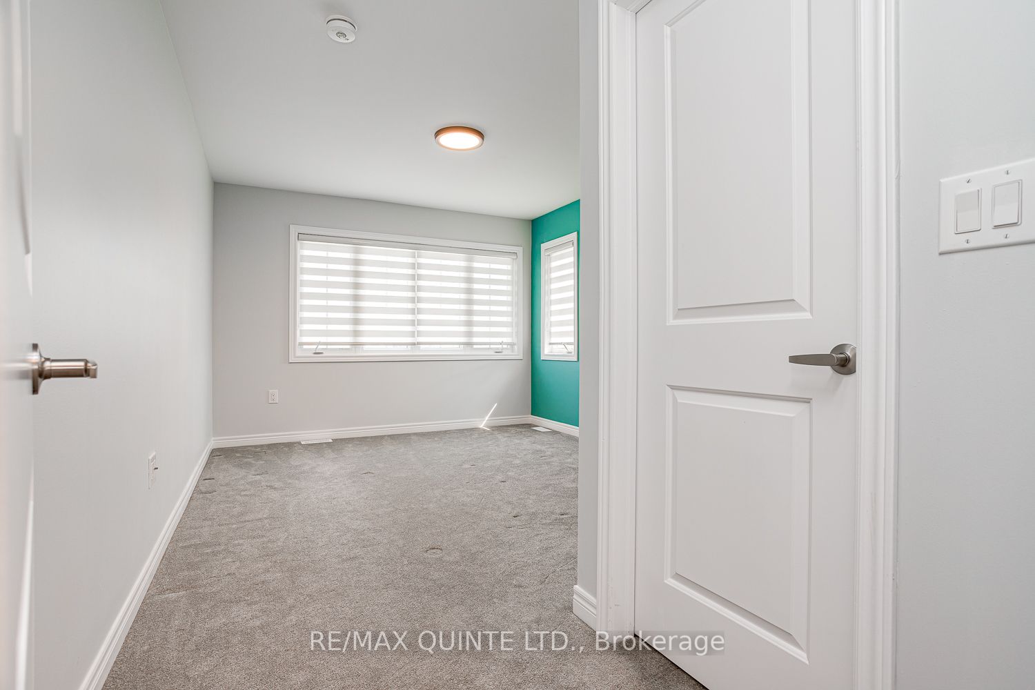 2 Summer Breeze Dr