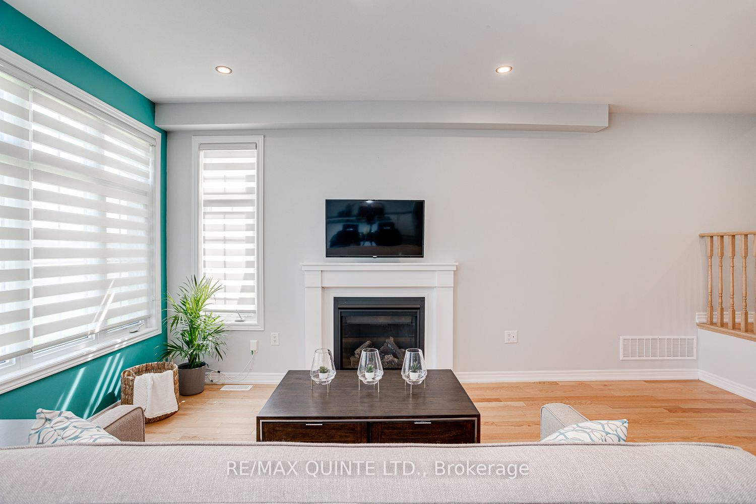 2 Summer Breeze Dr
