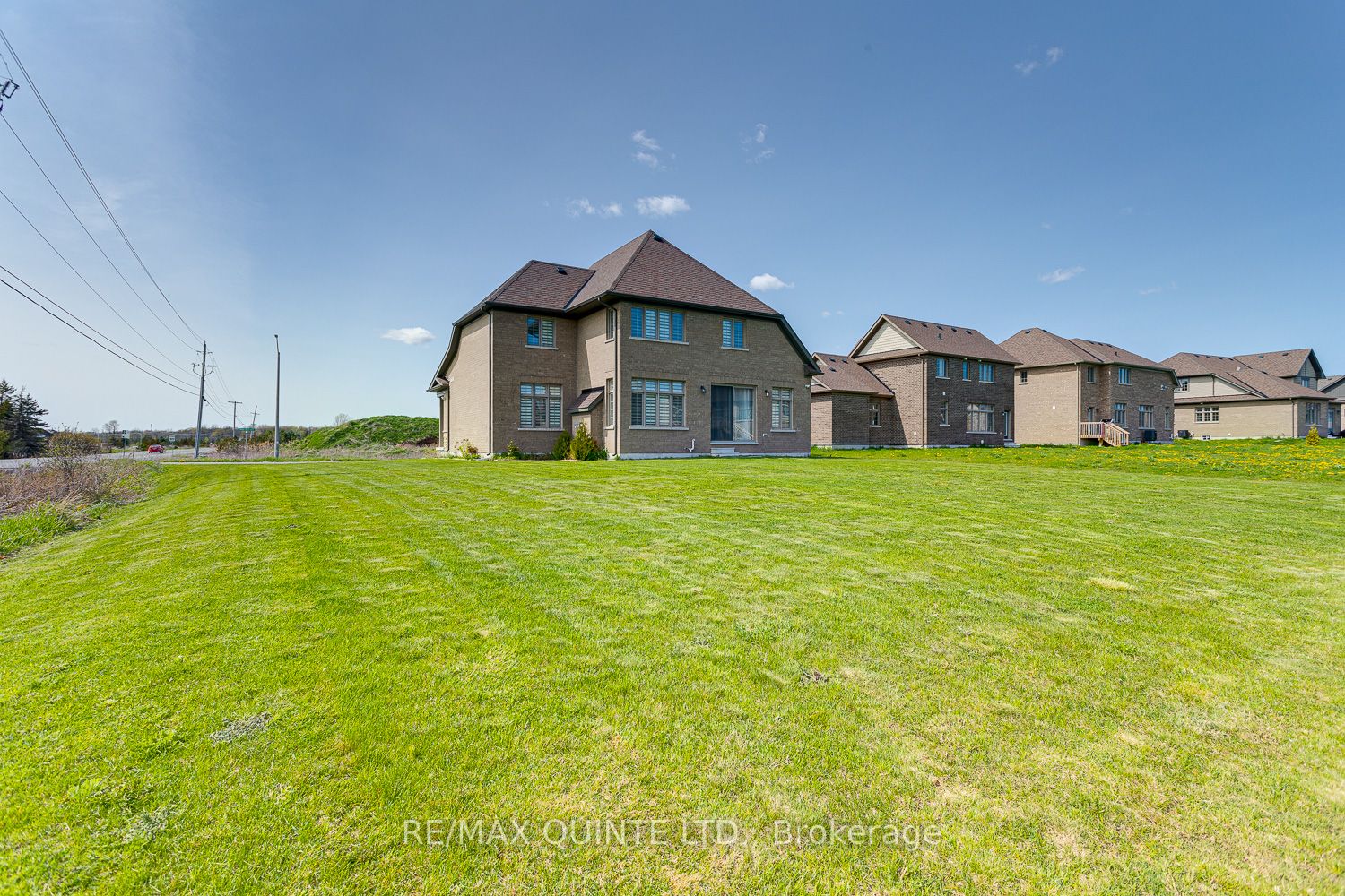 2 Summer Breeze Dr