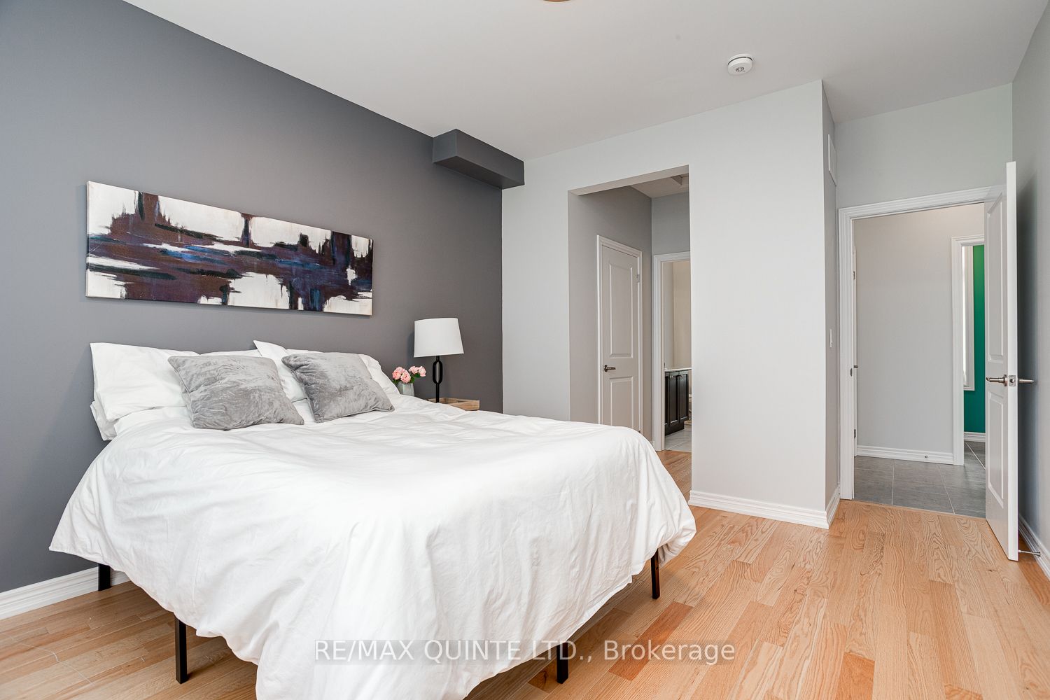 2 Summer Breeze Dr