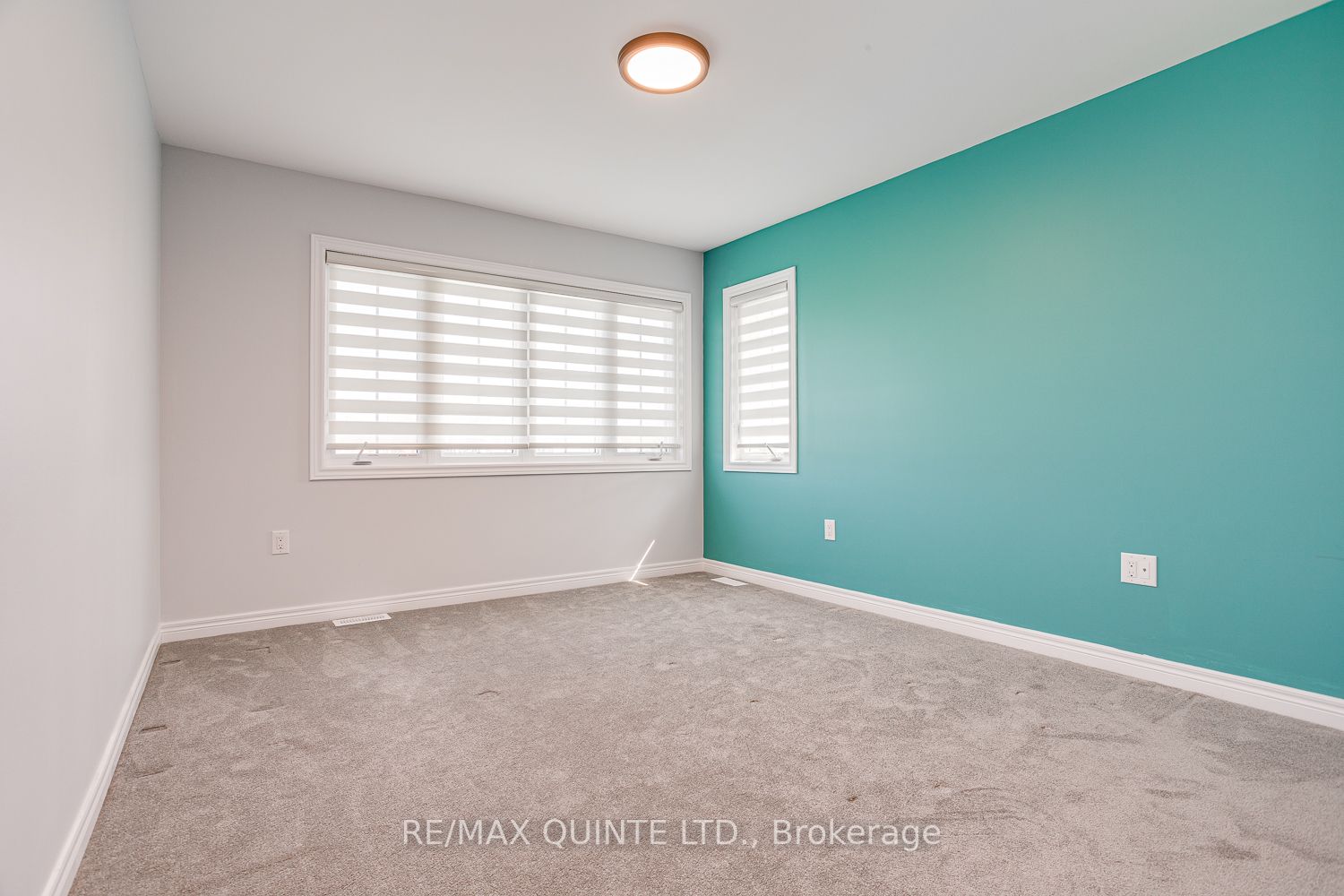 2 Summer Breeze Dr