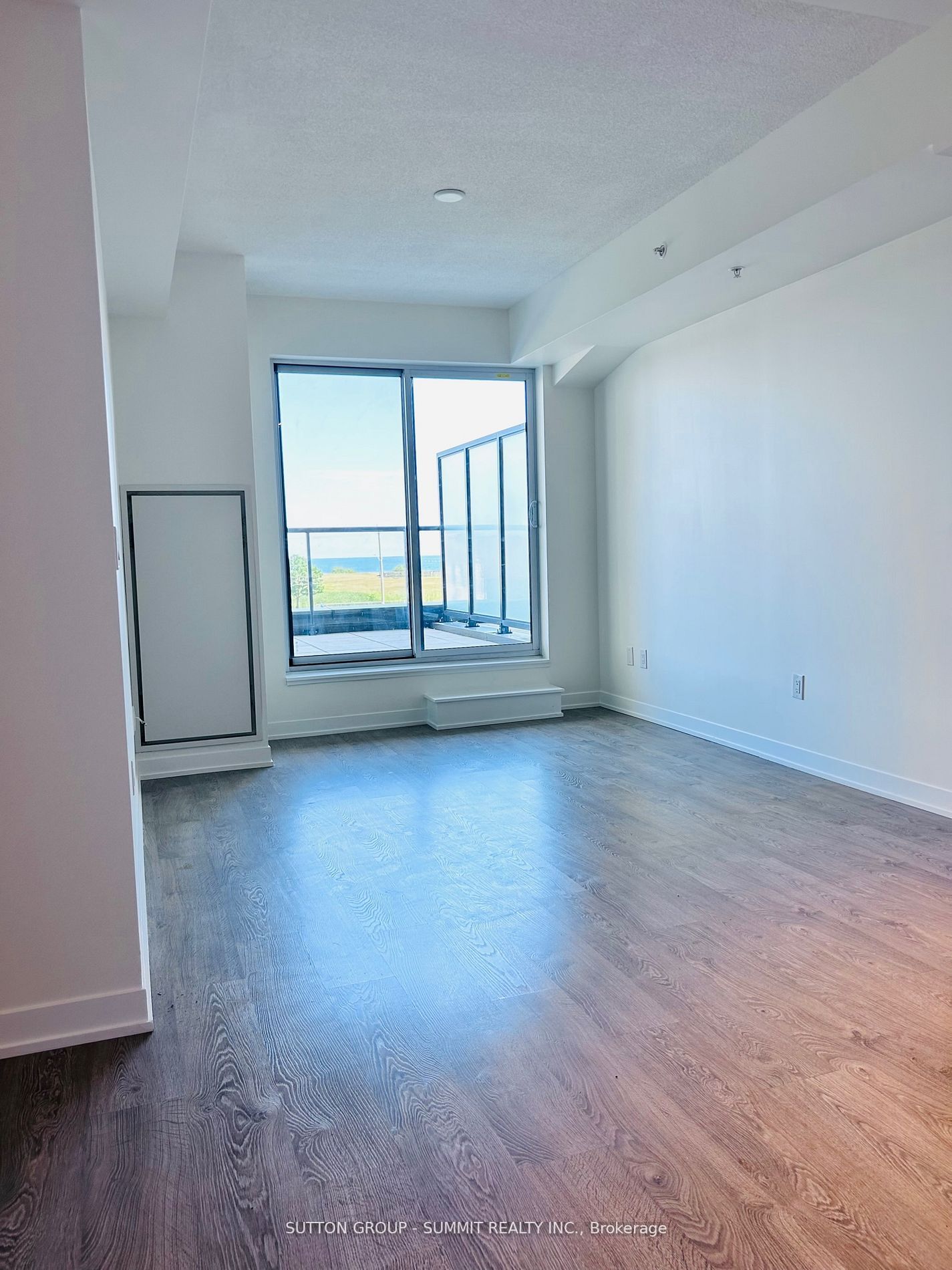 550 North Service Rd, #217