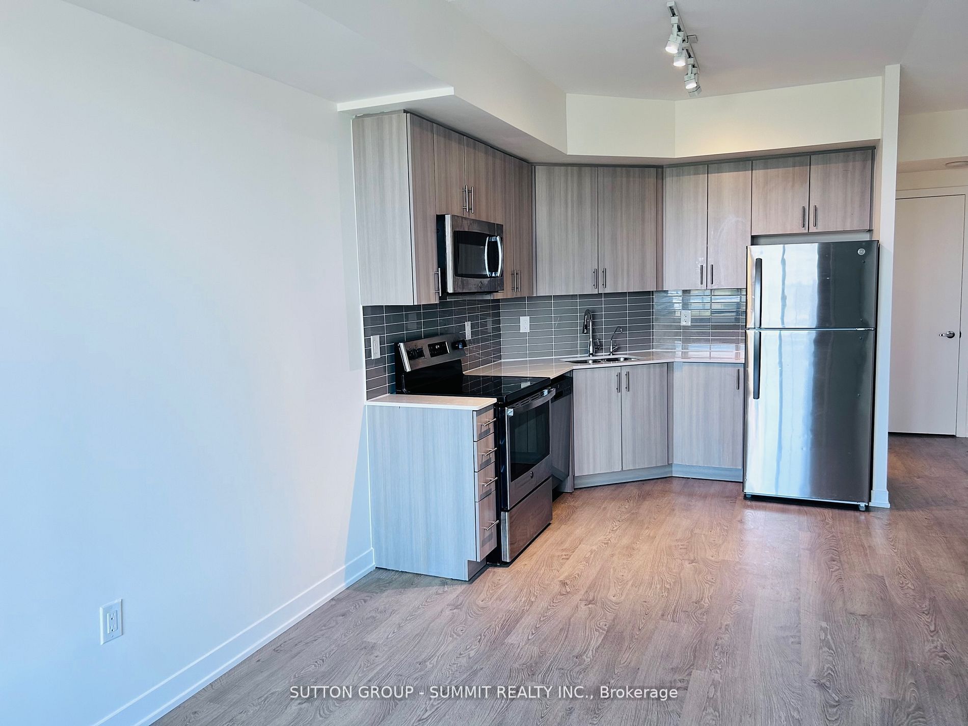 550 North Service Rd, #217