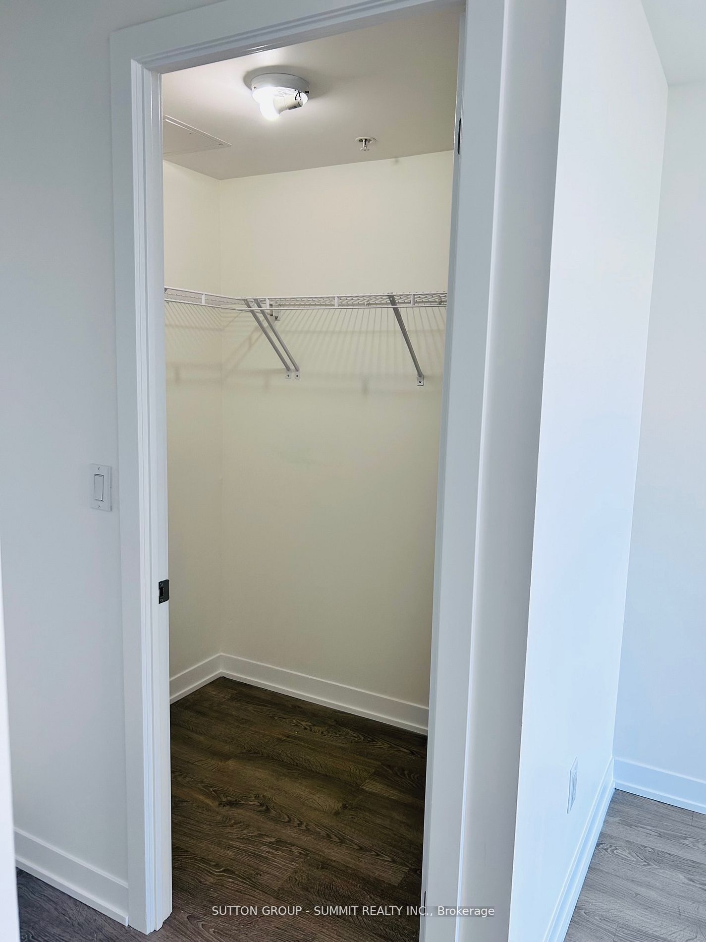550 North Service Rd, #217