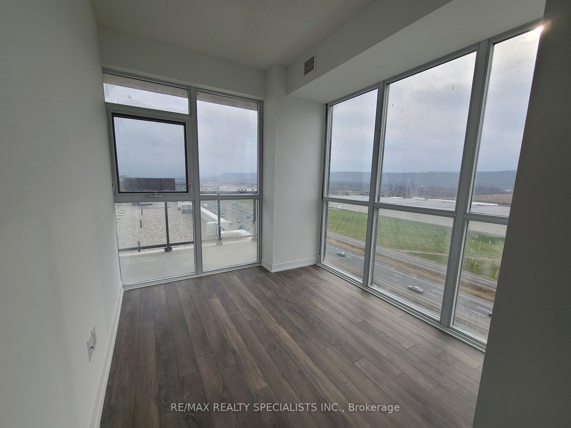 550 North Service Rd, #1108