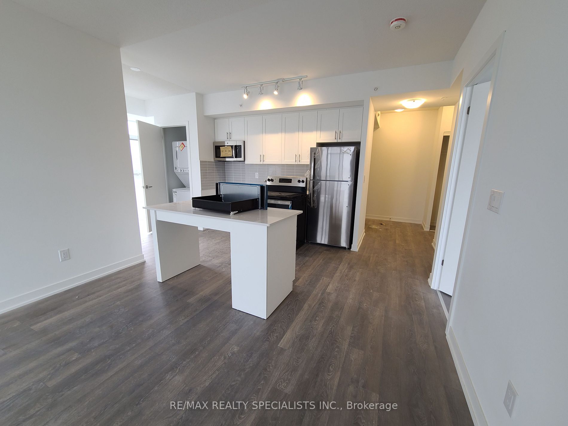 550 North Service Rd, #1108