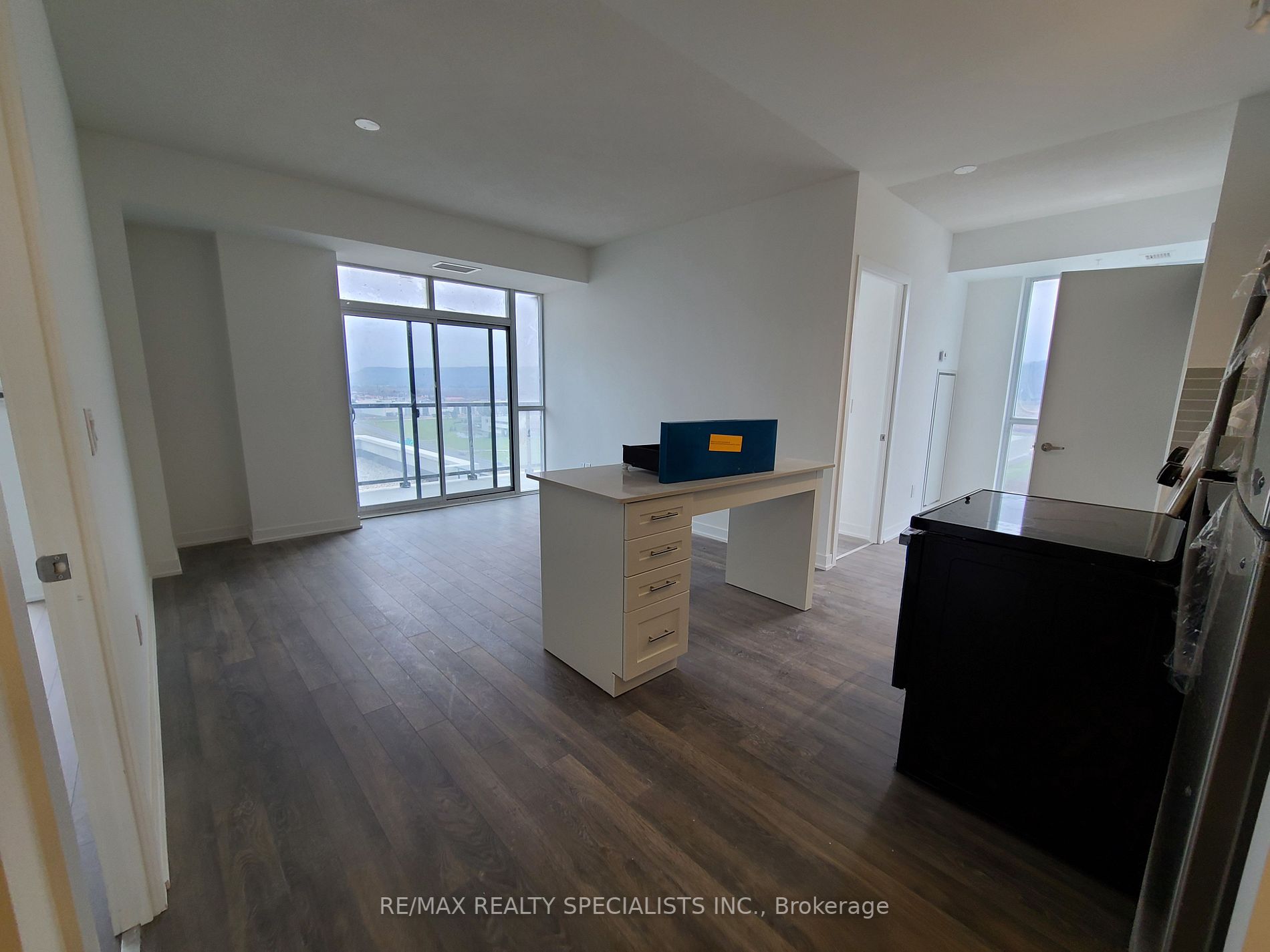 550 North Service Rd, #1108