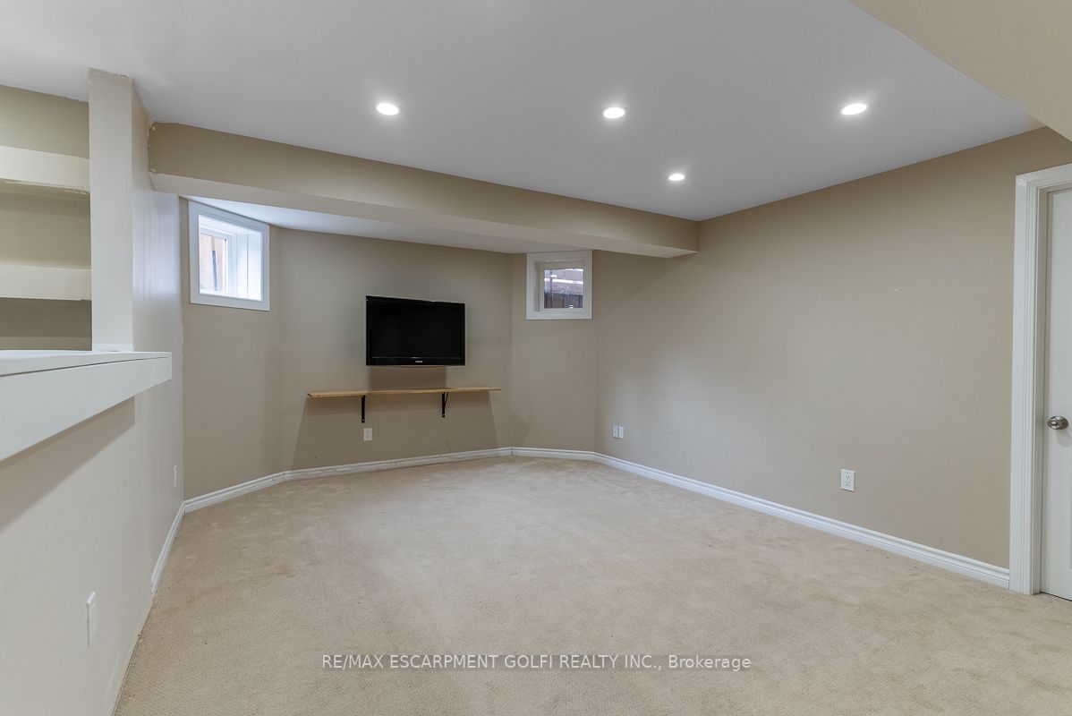 183 Valmont Crt