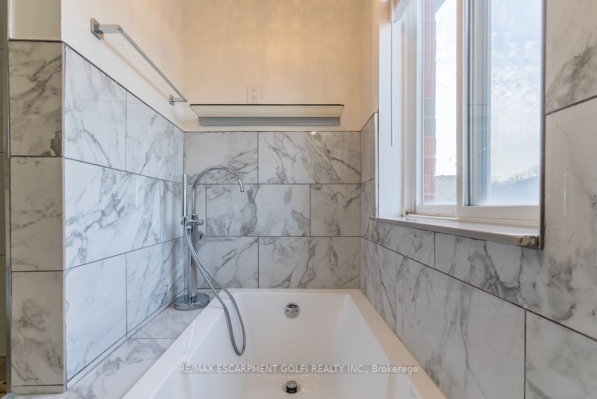 183 Valmont Crt