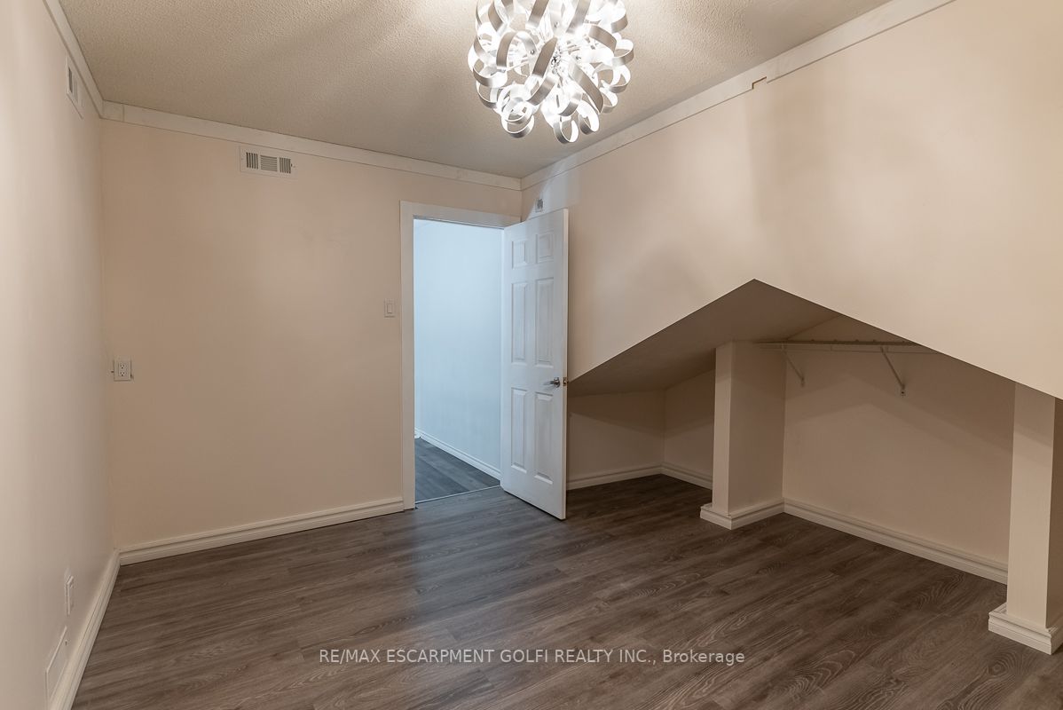 183 Valmont Crt