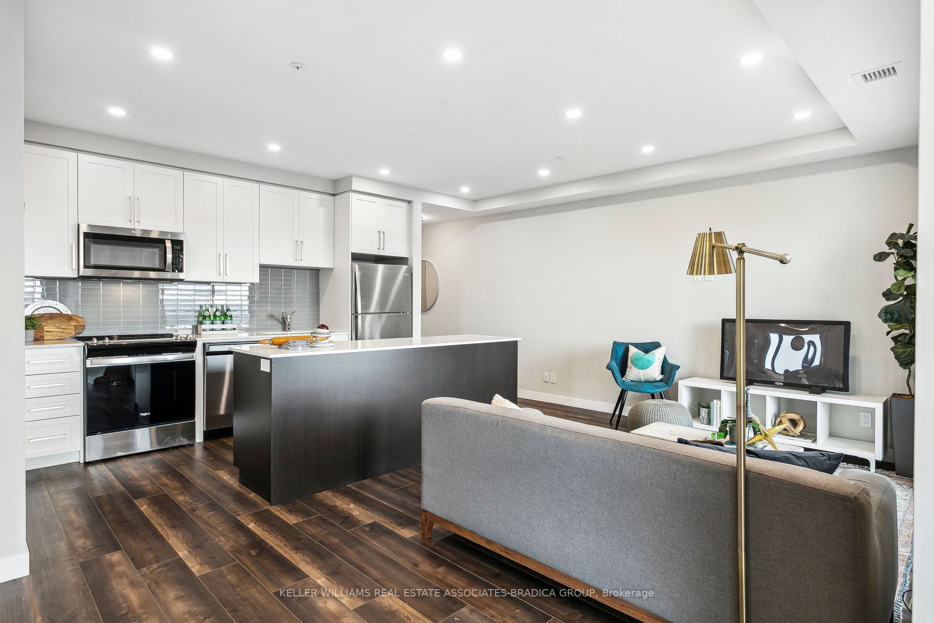 15 Queen St S, #1507