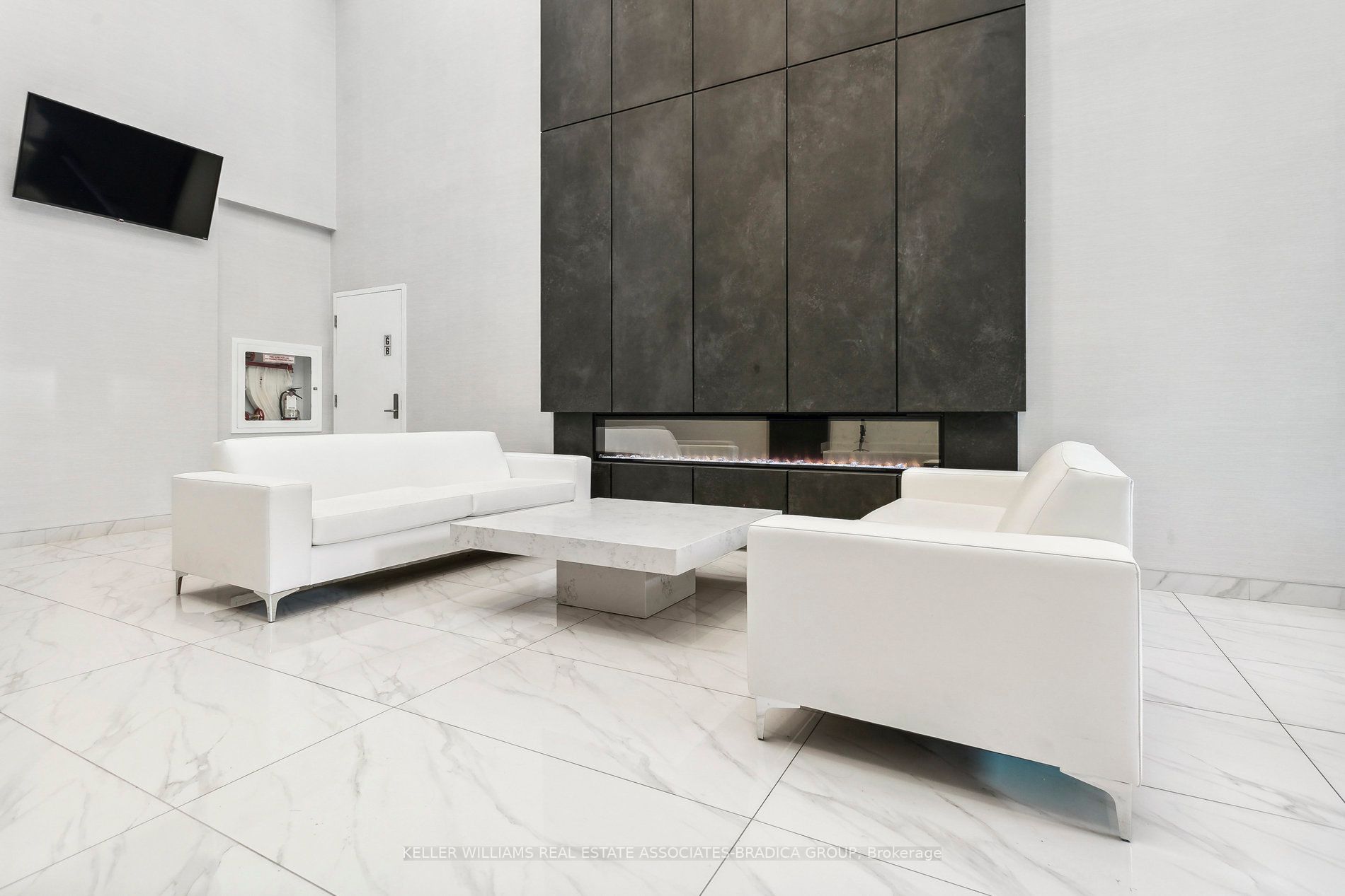 15 Queen St S, #1507
