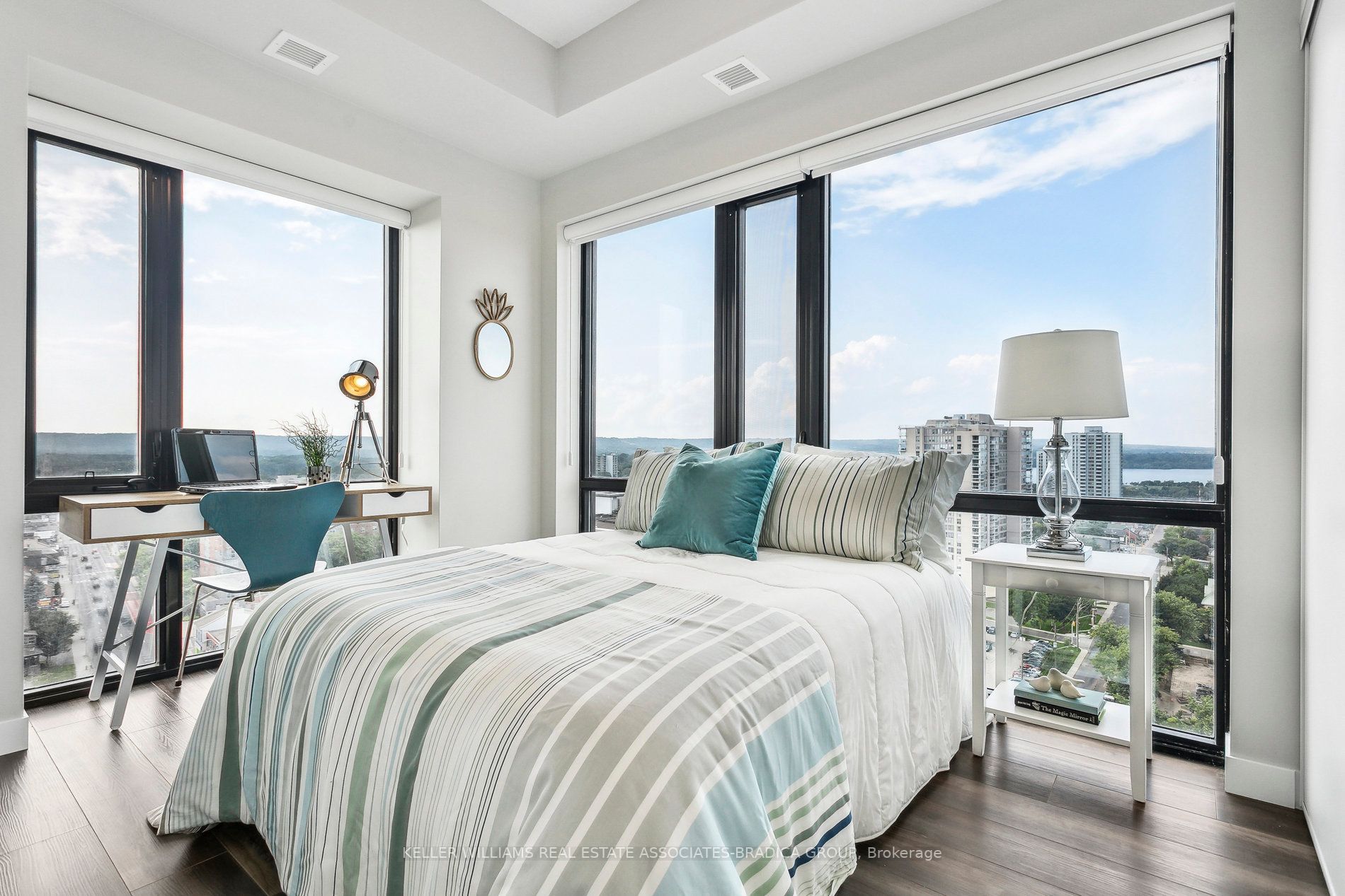 15 Queen St S, #1507