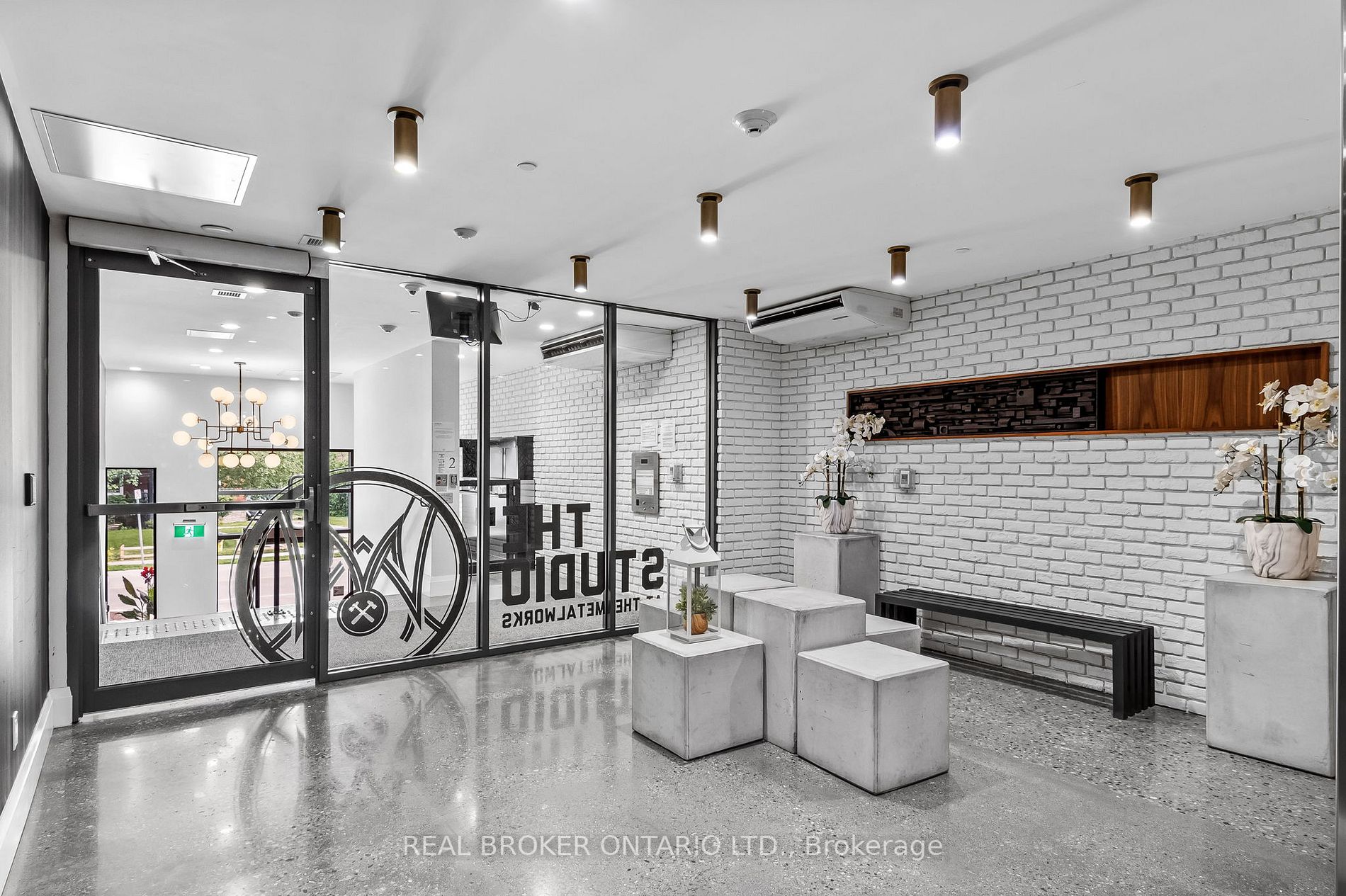 63 Arthur Street S, #213