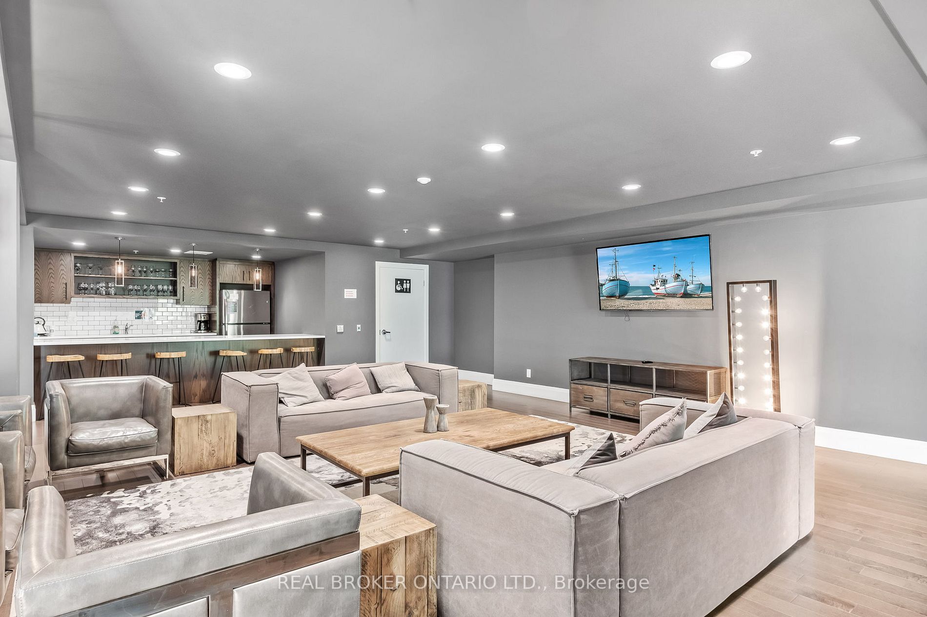 63 Arthur Street S, #213