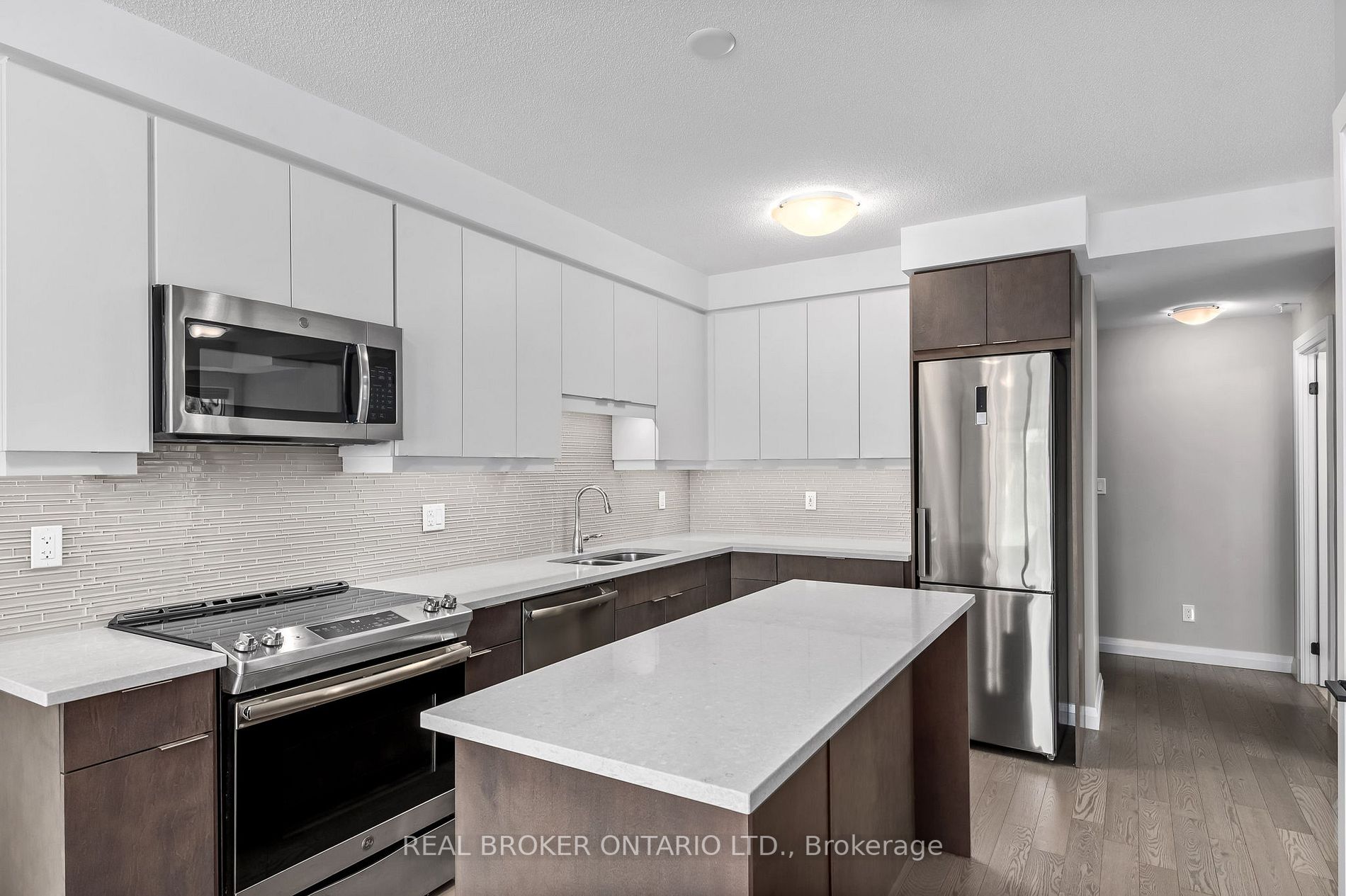 63 Arthur Street S, #213