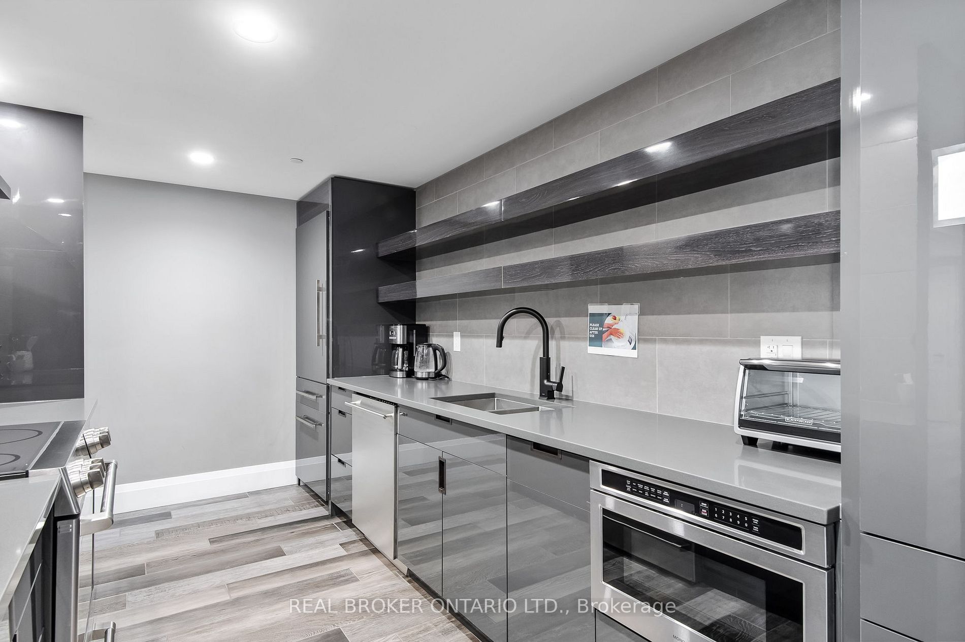 63 Arthur Street S, #213