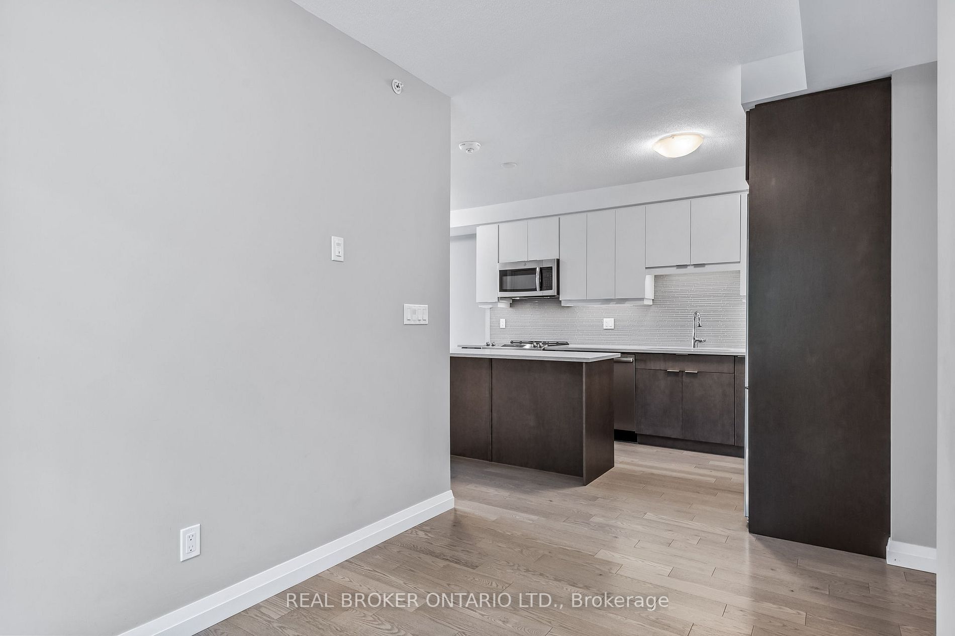 63 Arthur Street S, #213