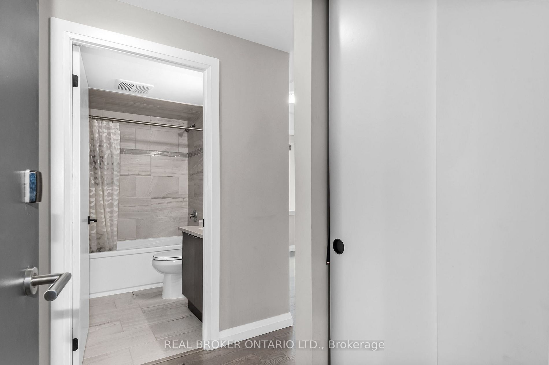 63 Arthur Street S, #213