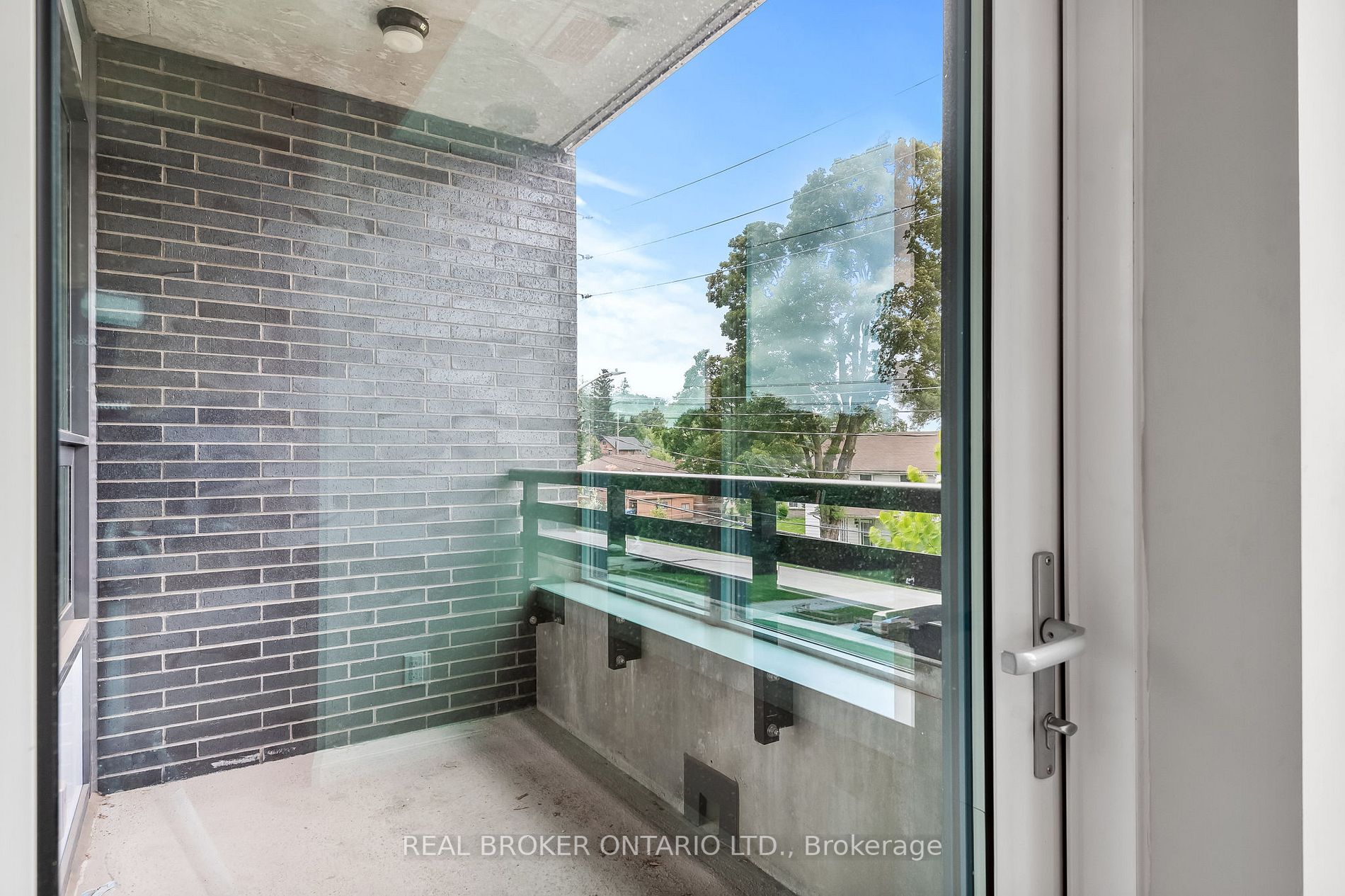 63 Arthur Street S, #213