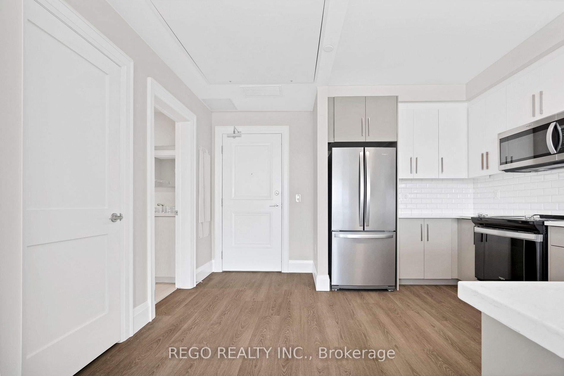 460 Columbia St, #1206