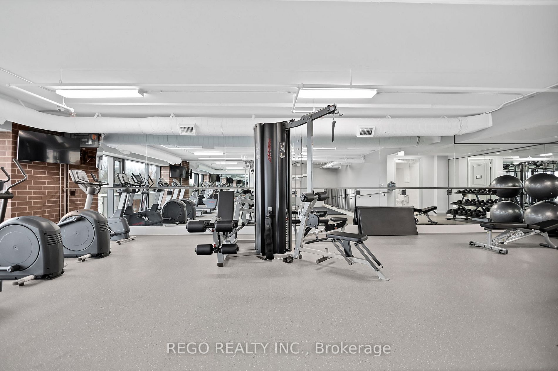 460 Columbia Street, #1206
